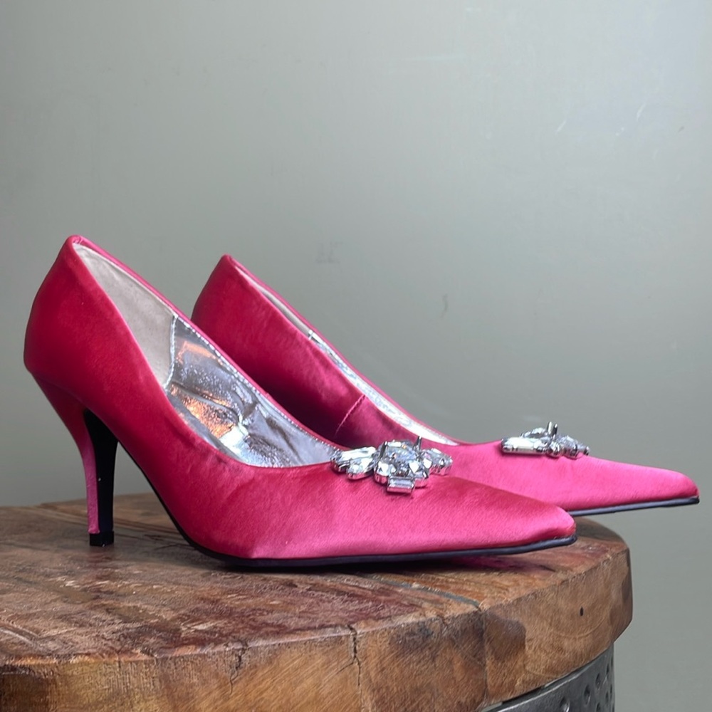 Lunnah Bella Pink Textile and Rhinestone Pointed Toe Shoe High Heel Size 8.5 M